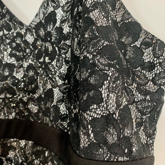 040 RICKI’S plus silver sparkly top - Picture 3 of 6